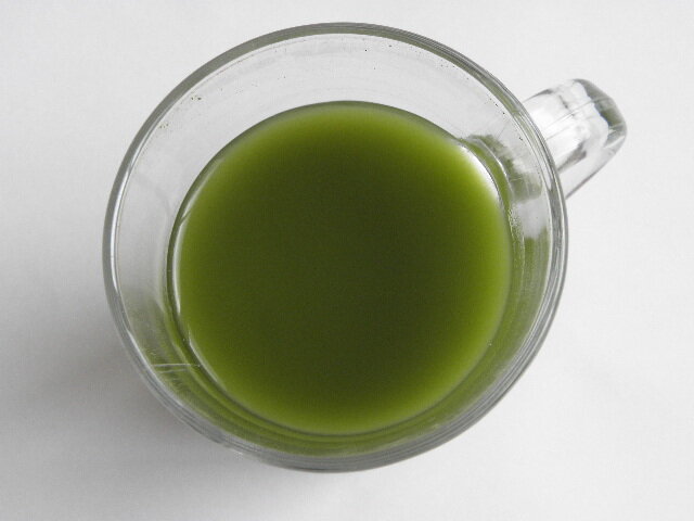 Matcha, zelený japonský práškový čaj.