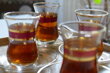 Černý turecký čaj Rize tradiční podávání ve skle