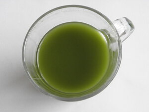 Matcha, zelený japonský práškový čaj.