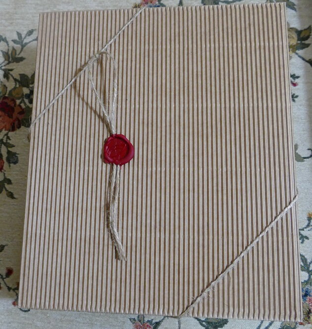 DÁRKOVÁ KRABICE 3 ČERNÉ ČAJE S PRŮVODNÍM DOPISEM.